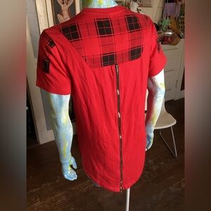 RISE 1NE red zipper tee